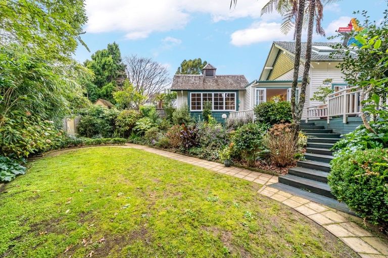 Photo of property in 7 Hinau Street, Woburn, Lower Hutt, 5010