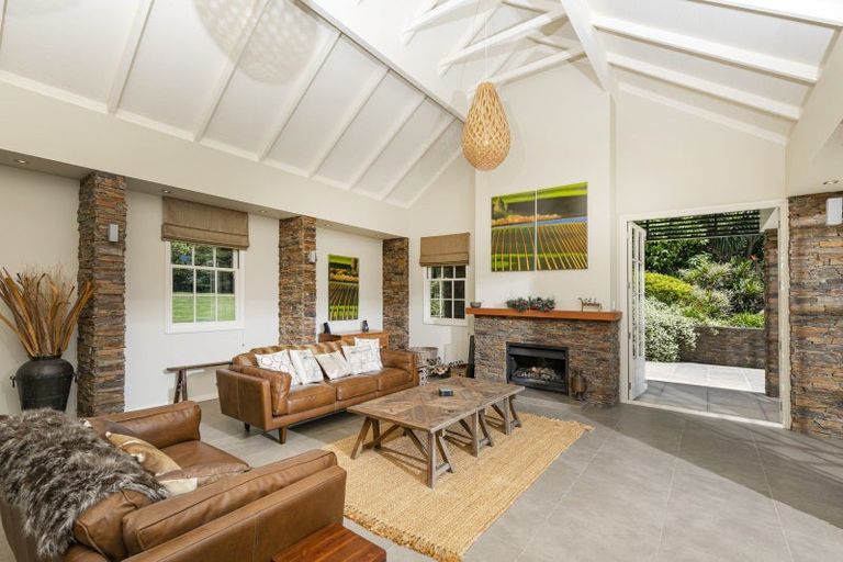 Photo of property in 21 Koraha Road, Kumeu, 0892