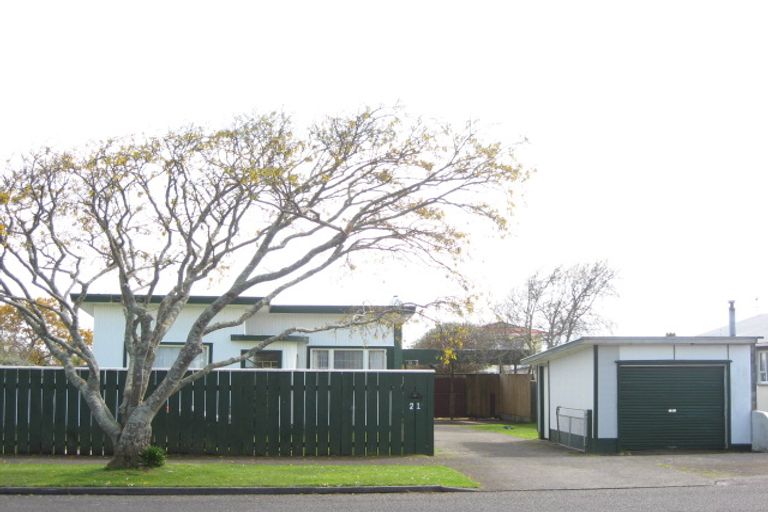 Photo of property in 21 Cowling Road, Hurdon, New Plymouth, 4310