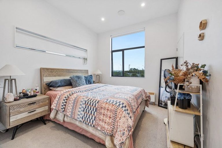 Photo of property in 25 Orona Place, Takanini, 2112