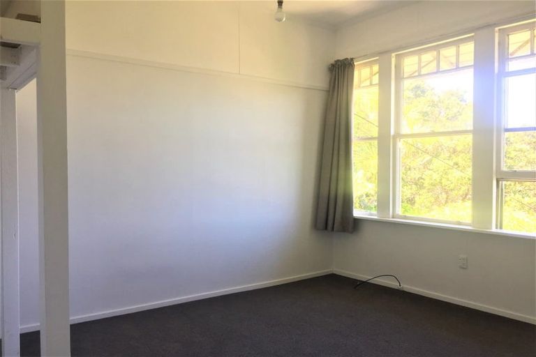 Photo of property in 150 Kelburn Parade, Kelburn, Wellington, 6012