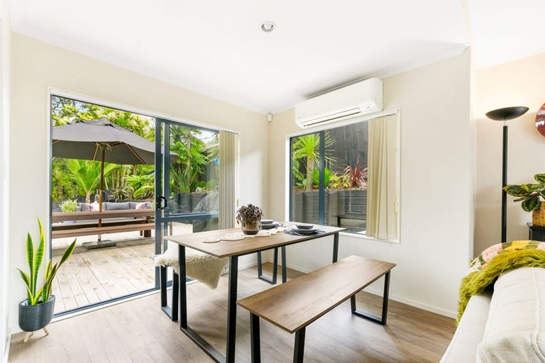Photo of property in 13 Berkshire Terrace, Massey, Auckland, 0614