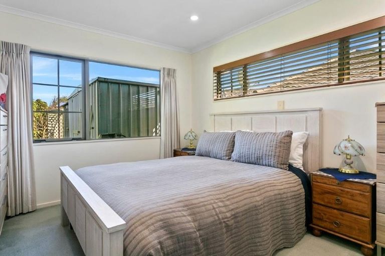 Photo of property in 33 Lakeridge Close, Rangatira Park, Taupo, 3330