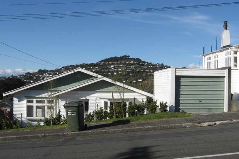 Photo of property in 26 Homewood Crescent, Karori, Wellington, 6012