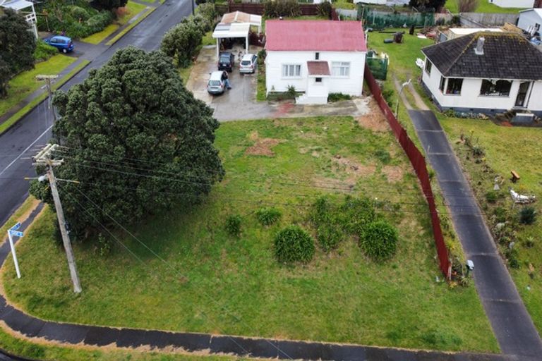 Photo of property in 16 Egmont Street, Castlecliff, Whanganui, 4501