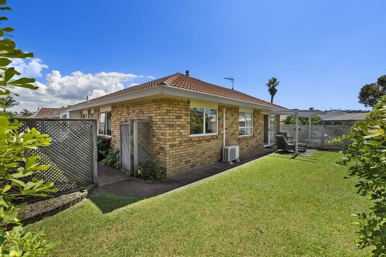 Photo of property in 196 Lakeside Drive, Orewa, 0931