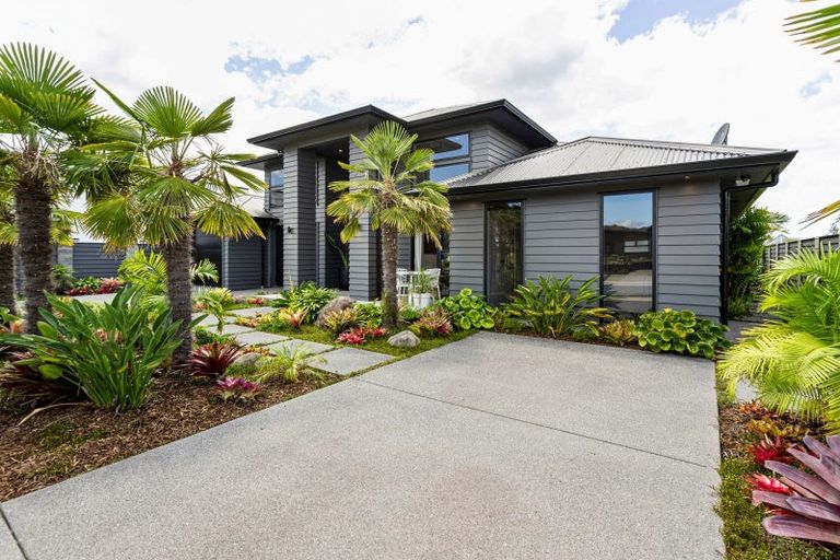 Photo of property in 13 Awatea Drive, Whitianga, 3510