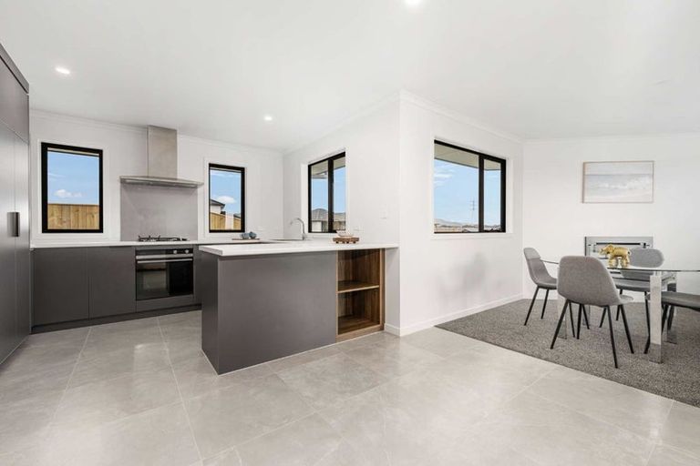 Photo of property in 59 Atlantic Drive, Fitzherbert, Palmerston North, 4410