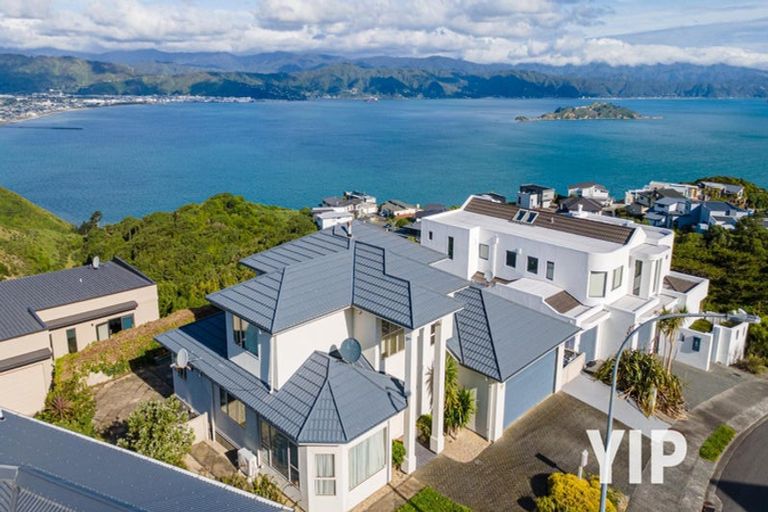 Photo of property in 45 Tamworth Crescent, Newlands, Wellington, 6037