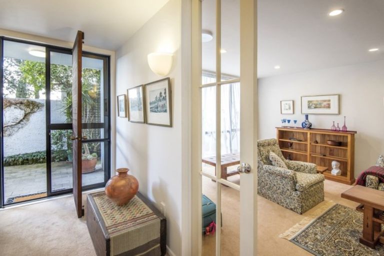 Photo of property in 2/72 Wairoa Road, Narrow Neck, Auckland, 0624