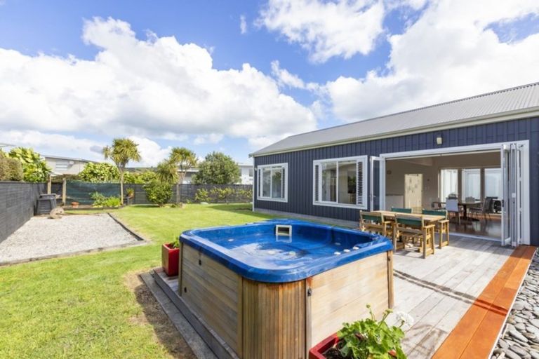 Photo of property in 31 Tohora Crescent, Omaha, 0986