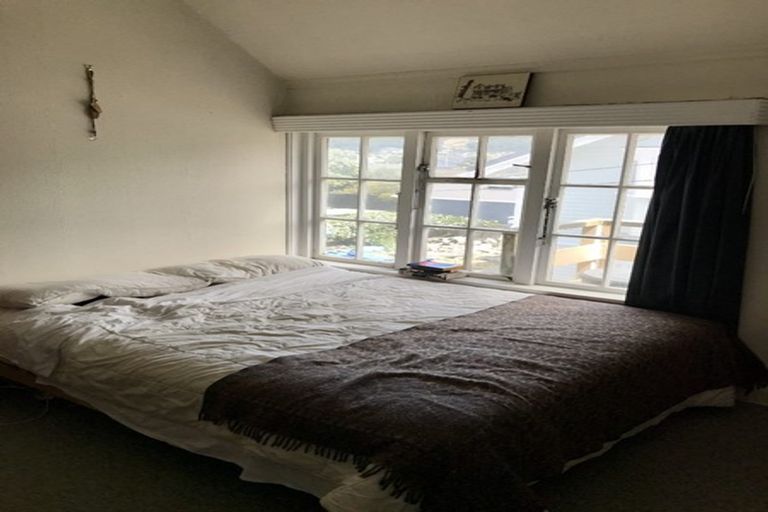 Photo of property in 42b Apu Crescent, Lyall Bay, Wellington, 6022