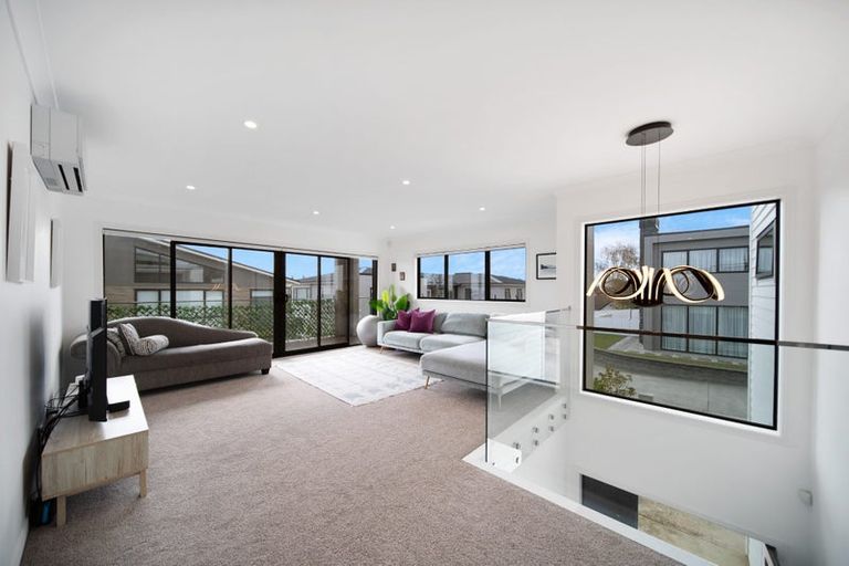 Photo of property in 8 Awakirihi Close, Shamrock Park, Auckland, 2016