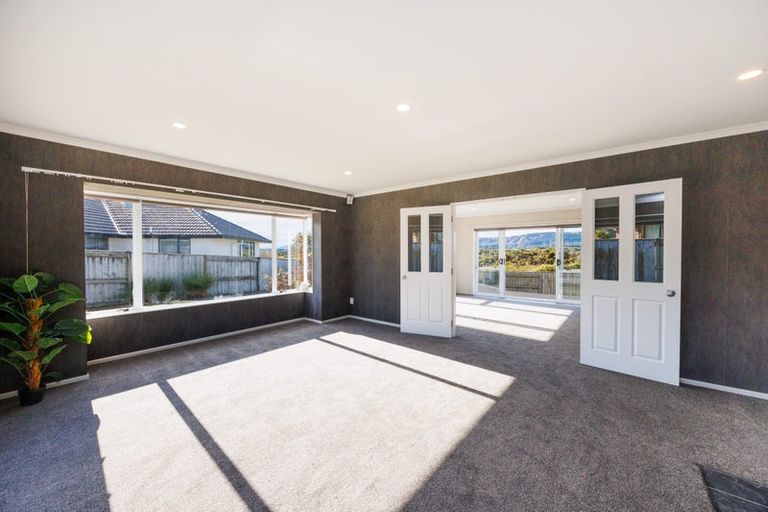 Photo of property in 20 Johnstone Drive, Fitzherbert, Palmerston North, 4410