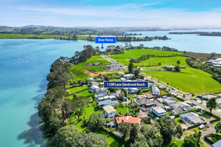 Photo of property in 1 Cliff Lane, Glenbrook, Waiuku, 2681