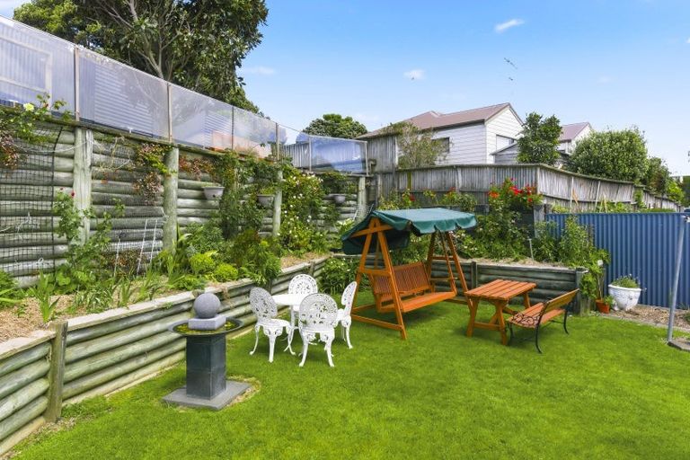 Photo of property in 2 Sunset Terrace, Waikanae Beach, Waikanae, 5036
