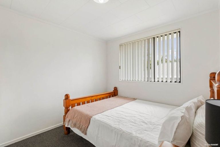 Photo of property in 2/8 Christmas Road, Manurewa, Auckland, 2102