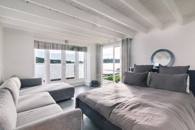 Photo of property in 18c Trevor Terrace, Paremata, Porirua, 5024