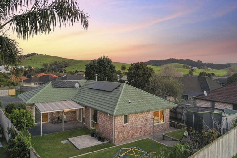 Photo of property in 2 Halyard Loop, Haruru, 0204