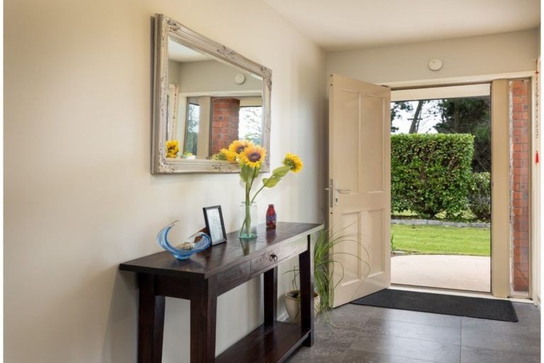 Photo of property in 92 Milns Road, Halswell, Christchurch, 8025