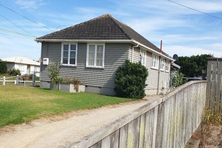Photo of property in 28 Hadfield Street, Patea, 4520