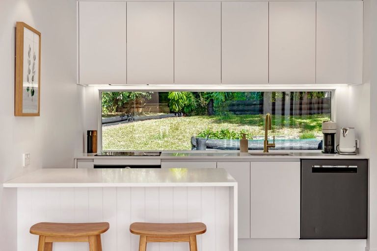 Photo of property in 14 Awaruku Road, Torbay, Auckland, 0630