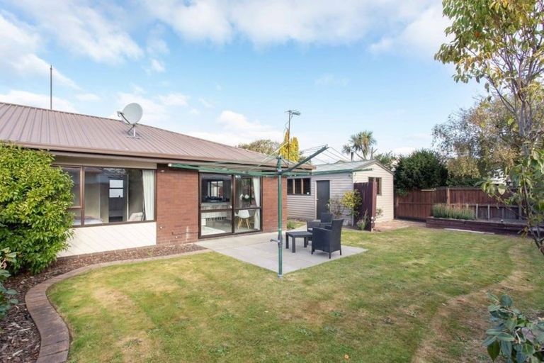 Photo of property in 2/109a Queenspark Drive, Parklands, Christchurch, 8083