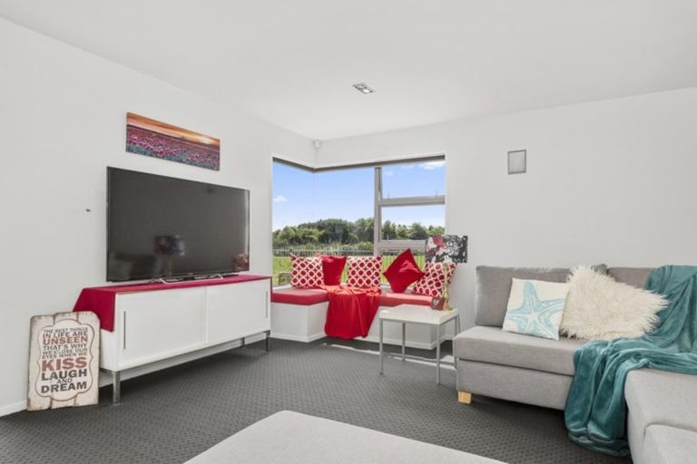 Photo of property in 115 Oriental Parade, Papamoa Beach, Papamoa, 3118