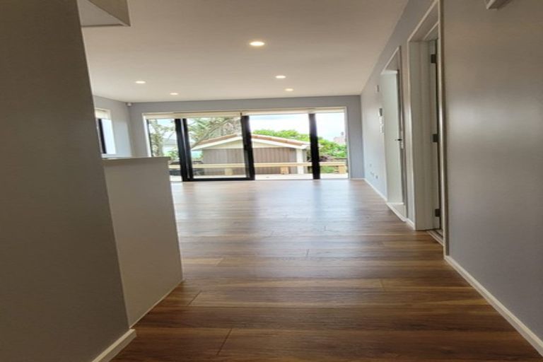 Photo of property in 37 Santa Monica Place, Goodwood Heights, Auckland, 2105