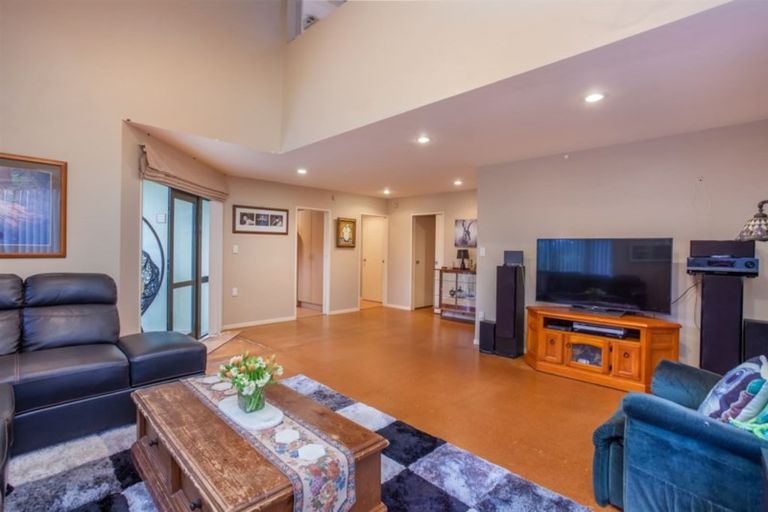 Photo of property in 90d Atkinson Road, Titirangi, Auckland, 0604