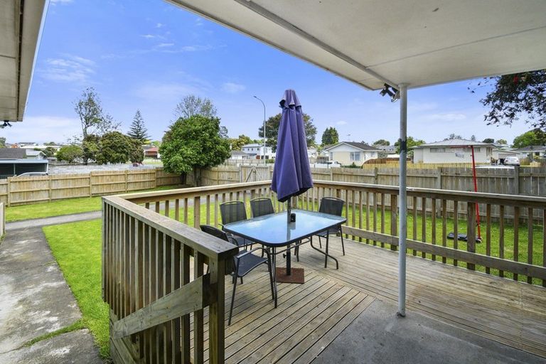 Photo of property in 1 Hobart Crescent, Wattle Downs, Auckland, 2103