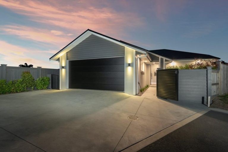 Photo of property in 8 Cassinia Close, Papamoa Beach, Papamoa, 3118