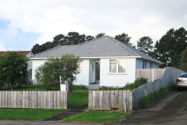 Photo of property in 19 Middlemore Crescent, Papatoetoe, Auckland, 2025