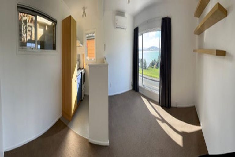 Photo of property in 2/330 Queens Drive, Lyall Bay, Wellington, 6022
