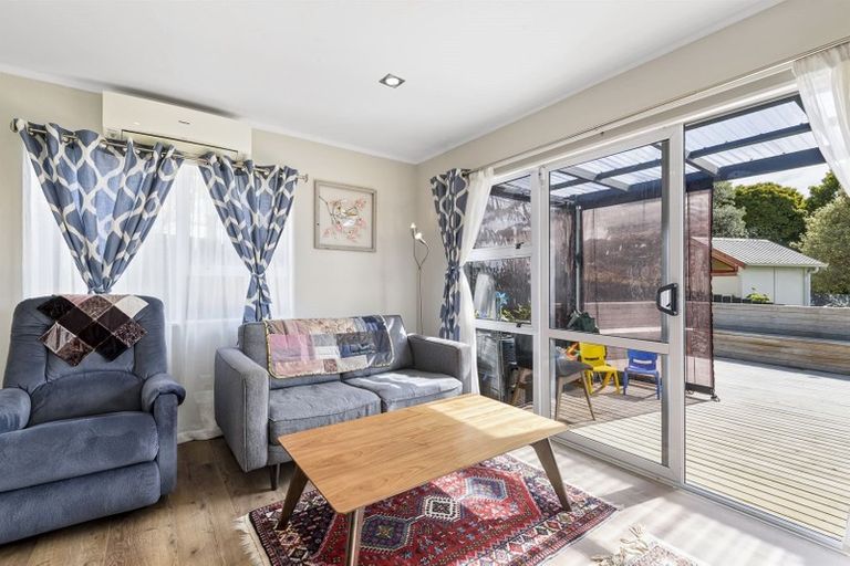 Photo of property in 3/41 Elizabeth Drive, West Harbour, Auckland, 0618