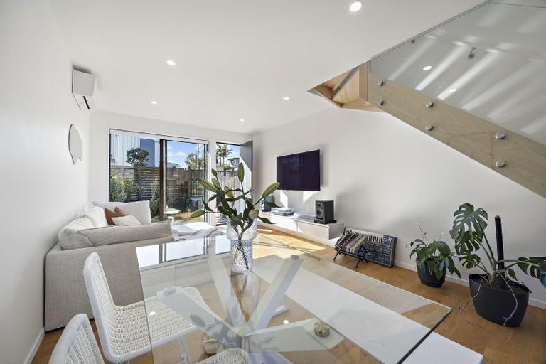 Photo of property in 12/82 East Coast Road, Milford, Auckland, 0620