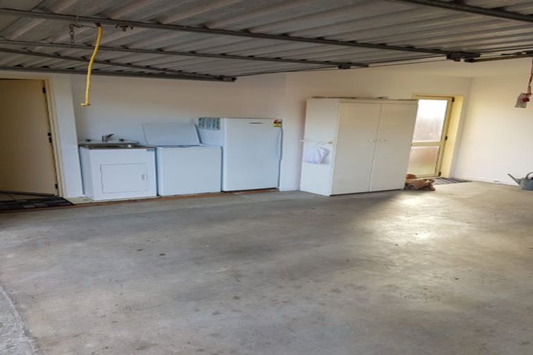 Photo of property in 2/15 Honeysuckle Place, Northcote, Christchurch, 8052