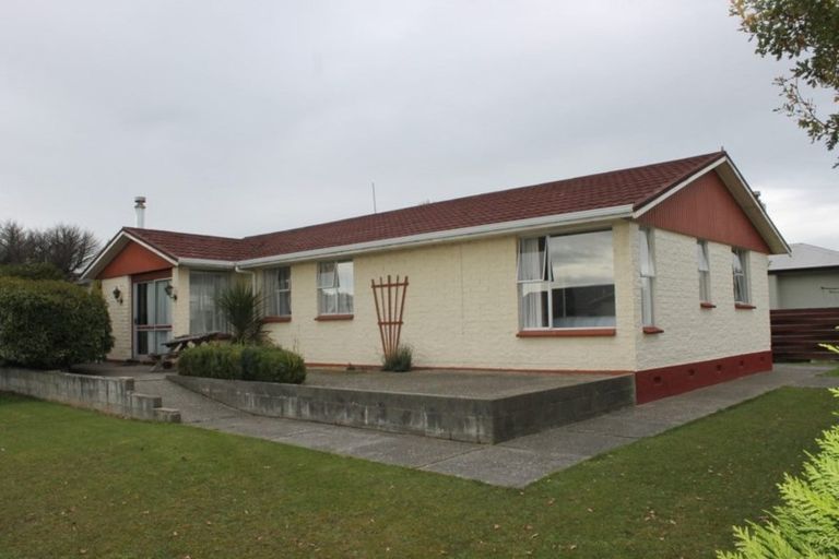 Photo of property in 74 Forfar Crescent, Rockdale, Invercargill, 9812