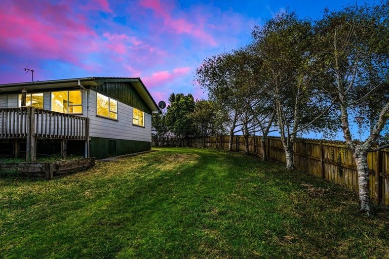 Photo of property in 23 Hobsonville Road, West Harbour, Auckland, 0618