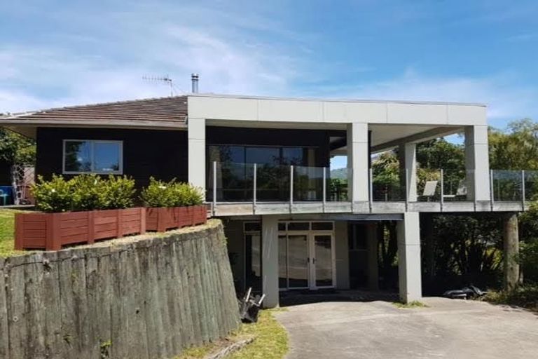 Photo of property in 9 Taurus Place, Kawaha Point, Rotorua, 3010