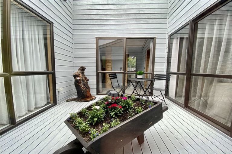 Photo of property in 91 Wiseley Road, West Harbour, Auckland, 0618