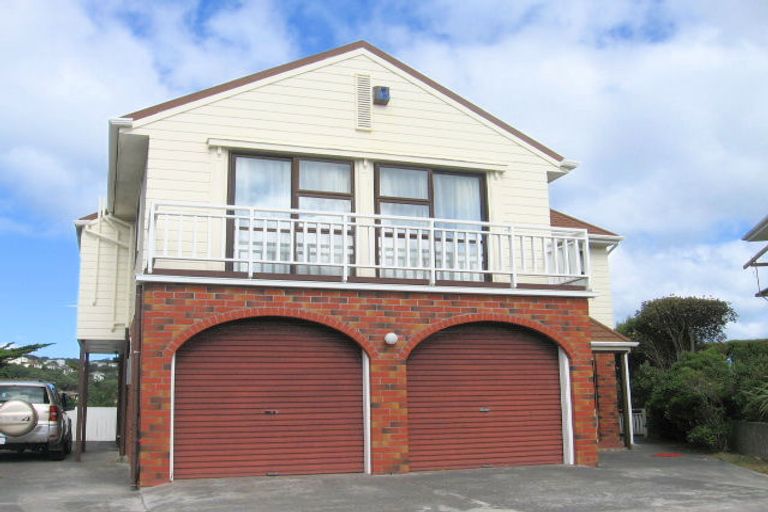 Photo of property in 32 Westview Grove, Miramar, Wellington, 6022