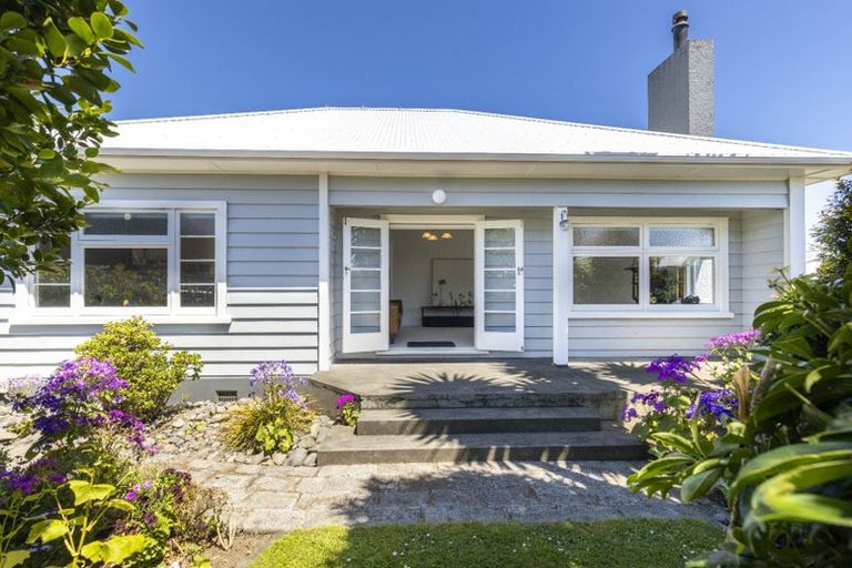 Photo of property in 40 Tukapa Street, Westown, New Plymouth, 4310