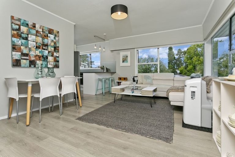 Photo of property in 2/2 Lambrown Drive, Totara Vale, Auckland, 0629