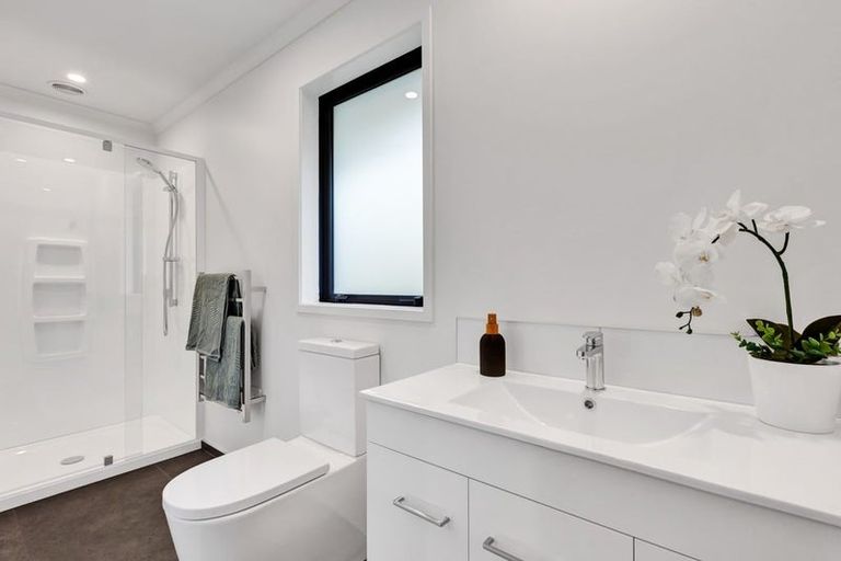 Photo of property in 10a Winstone Place, Highlands Park, New Plymouth, 4312