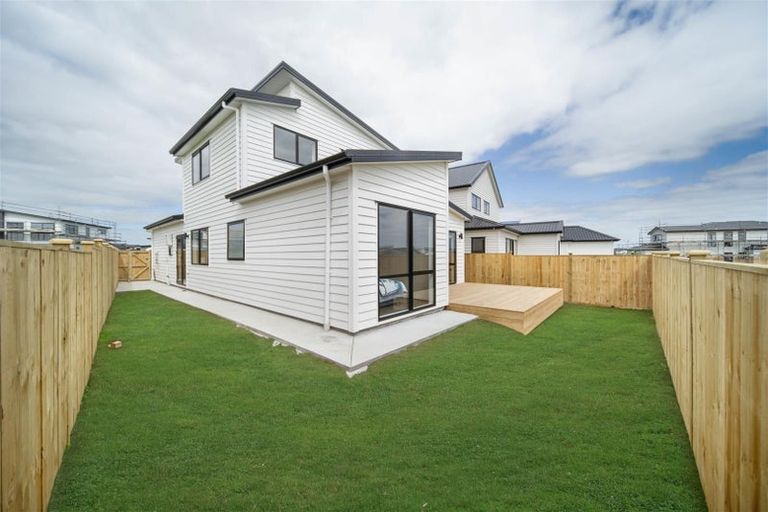 Photo of property in 12 Korowhiti Road, Clarks Beach, 2122