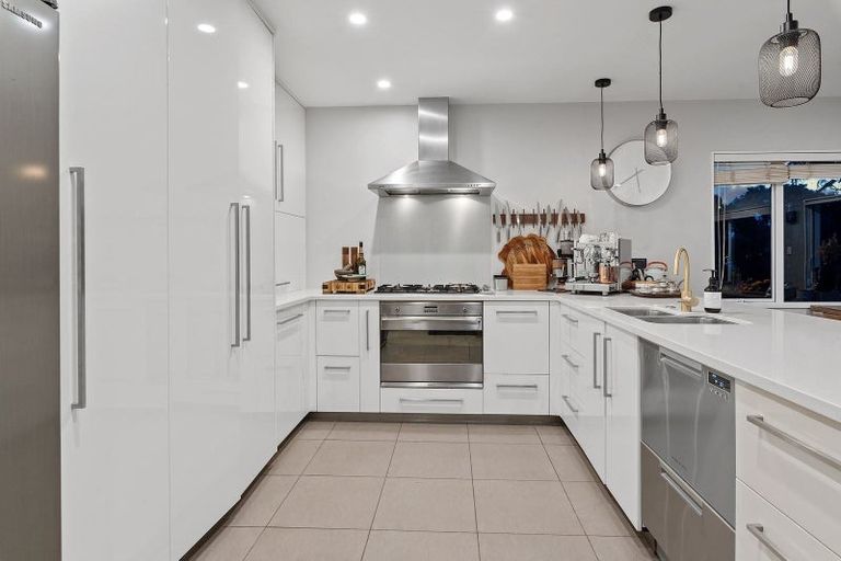 Photo of property in 6a Handley Avenue, Narrow Neck, Auckland, 0624