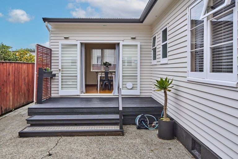 Photo of property in 10 Avon Street, Waterloo, Lower Hutt, 5011