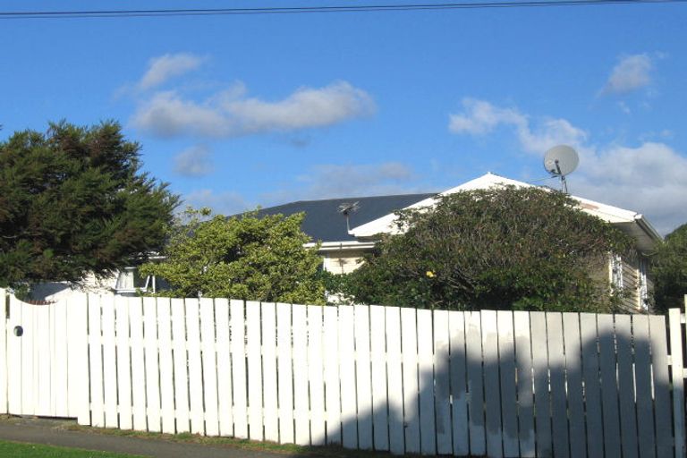 Photo of property in 100 Castor Crescent, Cannons Creek, Porirua, 5024