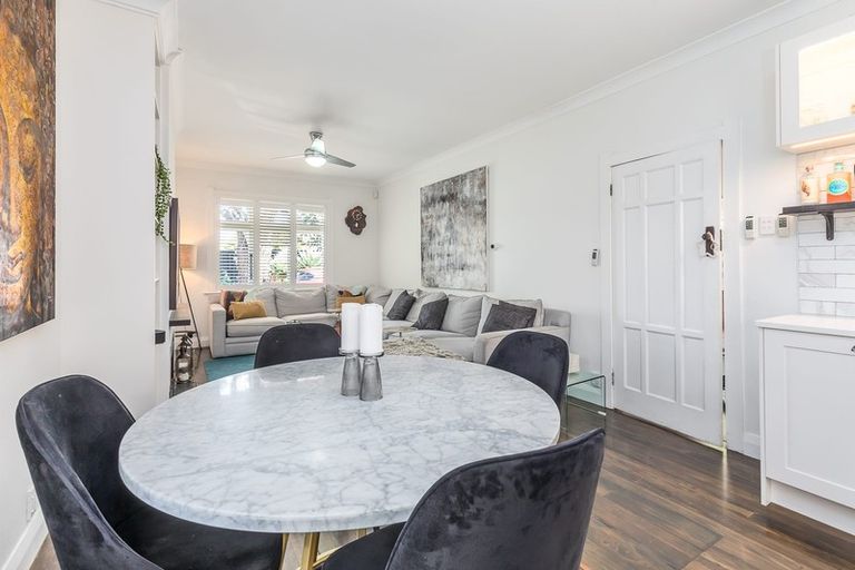 Photo of property in 1/27 Onewa Road, Northcote, Auckland, 0627